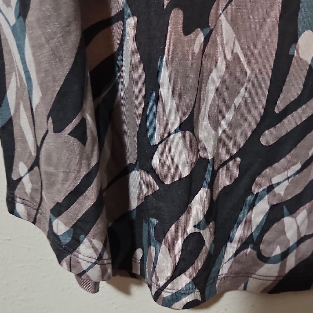 Abstract Patterned Sleeveless Blouse - Picture 5 of 6